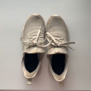 Adidas cloud foam shoes